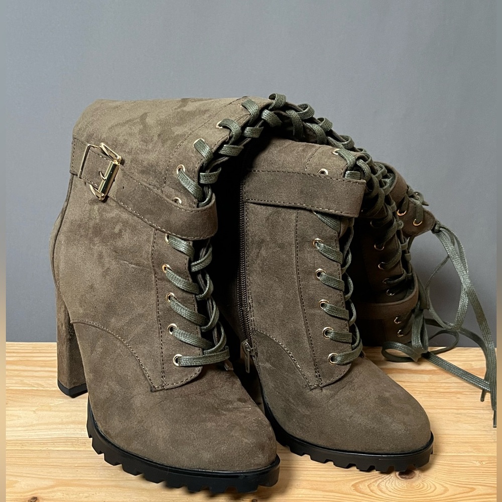 ‼️CLEARANCE Rangi Block Heeled Boots Olive Caviar Lace Up Women's 9 - Picture 3 of 10